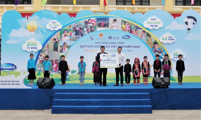 Vinamilk & Quỹ sữa Vươn cao Việt Nam khởi động hành trình năm thứ 16 tại Quảng Ninh 1
