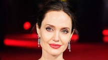 Angelina Jolie sẽ mặc jumpsuit bó sát, đội tóc vàng hoe trong phim The Eternals